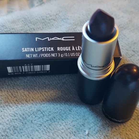 ...Mac Lipstick color Cyber - Picture 2 of 3